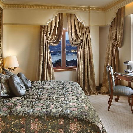 다루 술탄 호텔 갈라타 이스탄불 외부 사진 A bedroom at the Four Seasons Hotel Istanbul