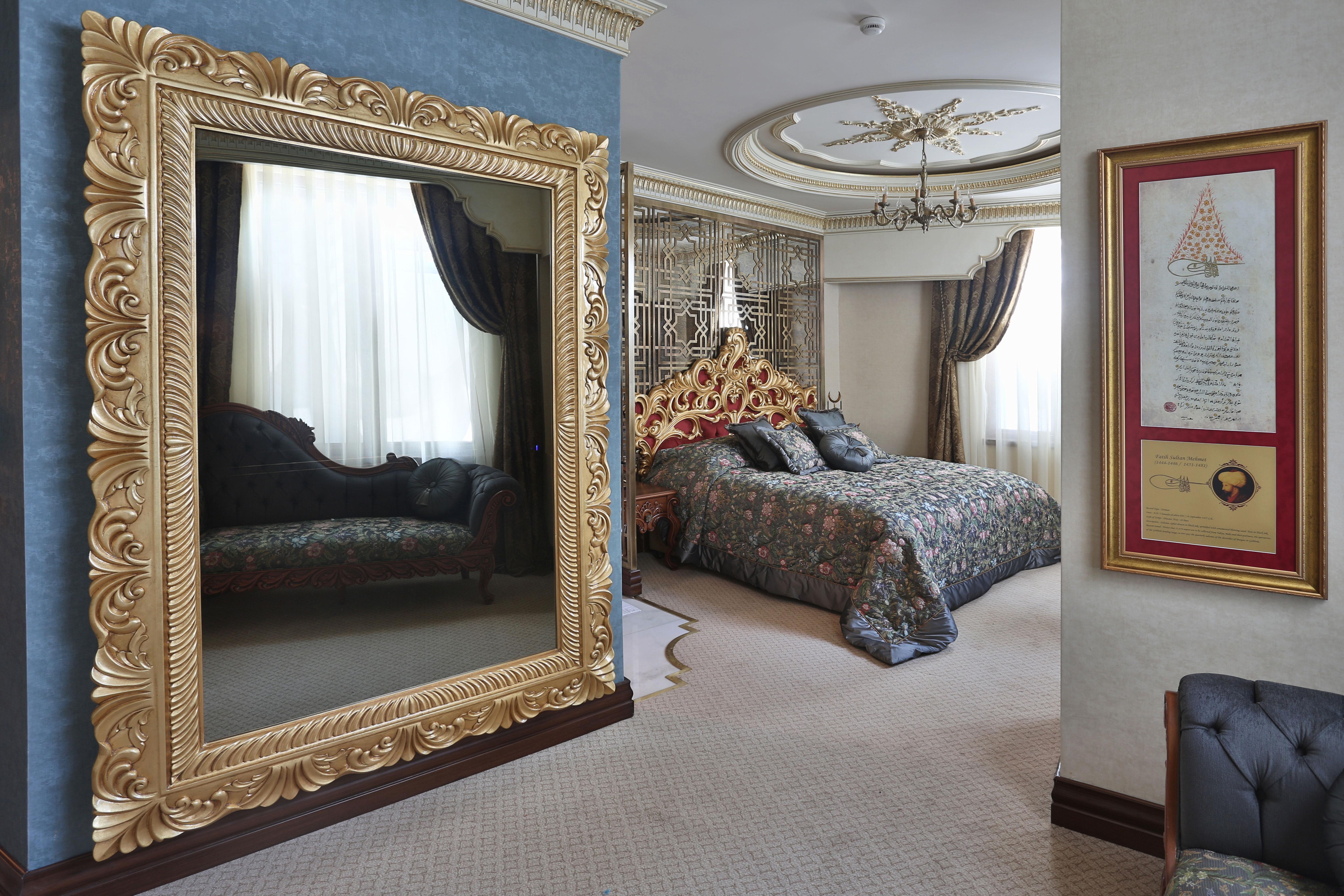 다루 술탄 호텔 갈라타 이스탄불 외부 사진 A mirror in a bedroom