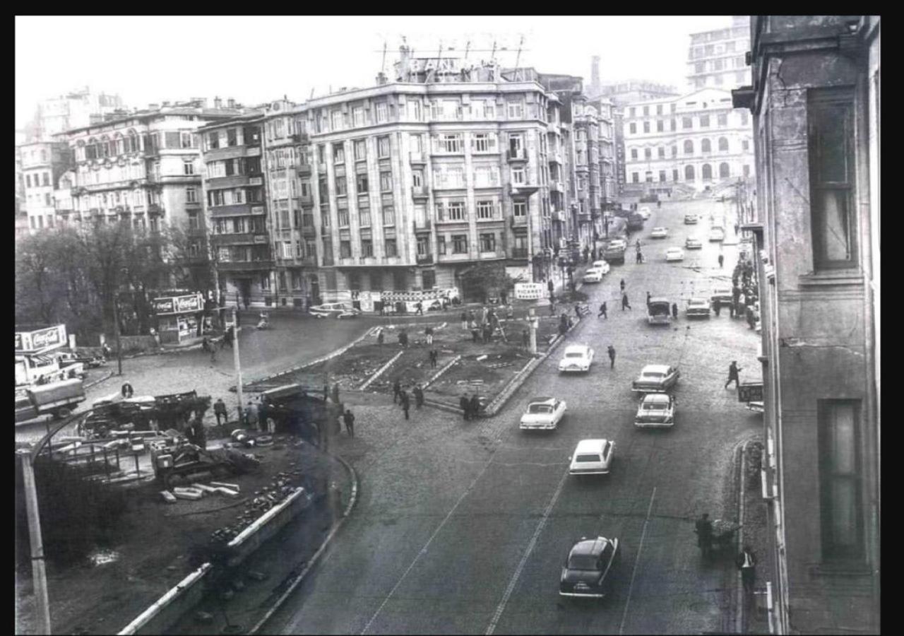 다루 술탄 호텔 갈라타 이스탄불 외부 사진 The square in 1980